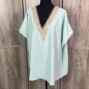 New!  In'Voland contrast trim v neck women's